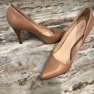 Nine West Nude Pumps. 10M
